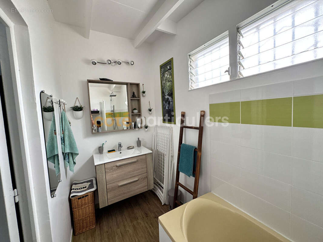 À Vendre - Charmante maisonT4 avec piscine secteur Saint-François - photo 12