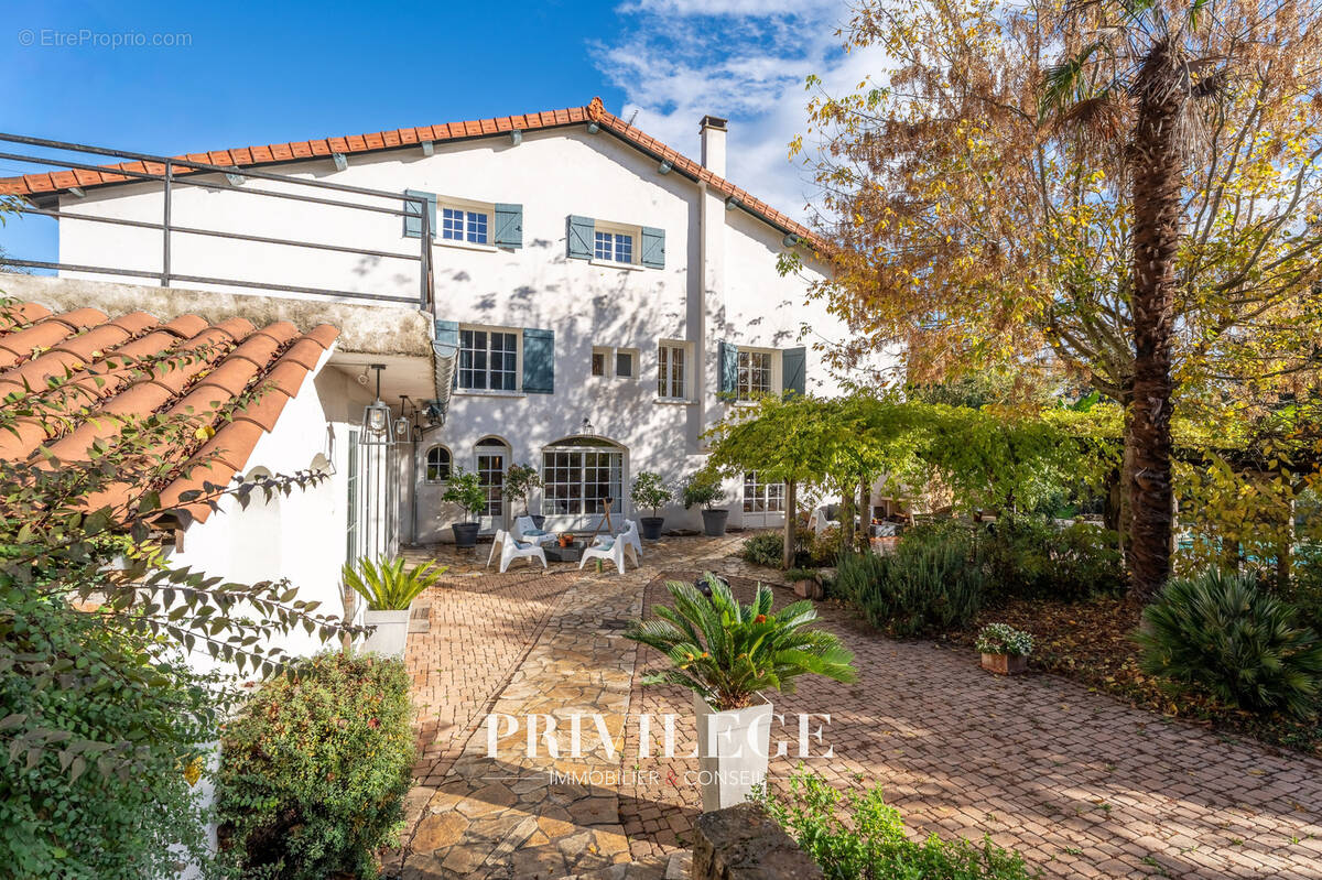 Maison à COLLONGES-AU-MONT-D&#039;OR
