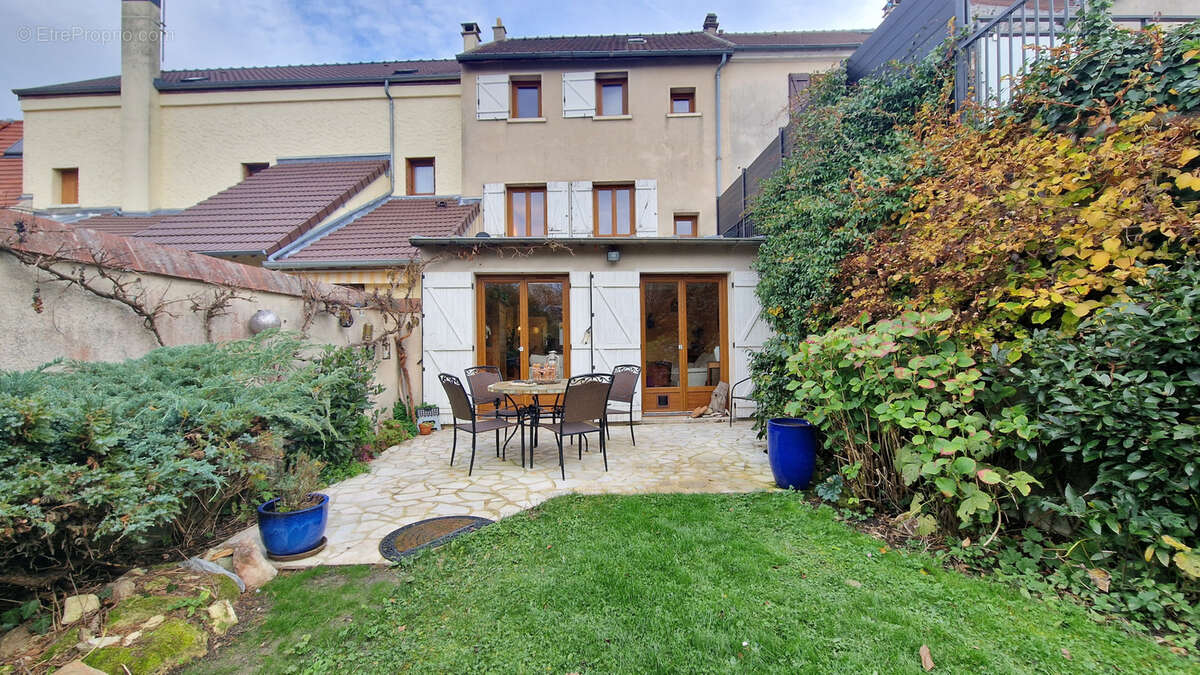 Maison à MARLY-LA-VILLE