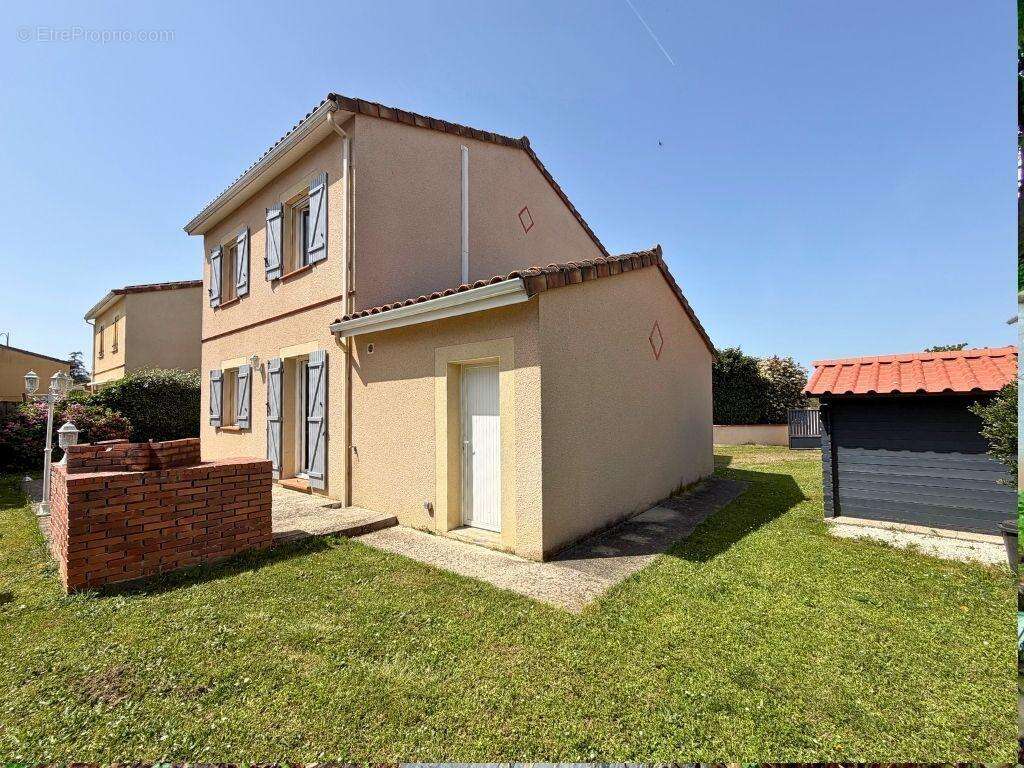   - Maison à DIEUPENTALE