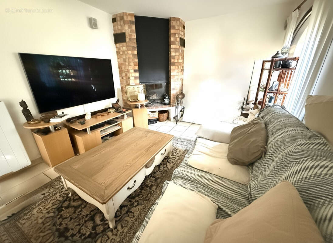 Maison ancienne avec potentiel   Terrain plat XXL et dépendances - photo 2