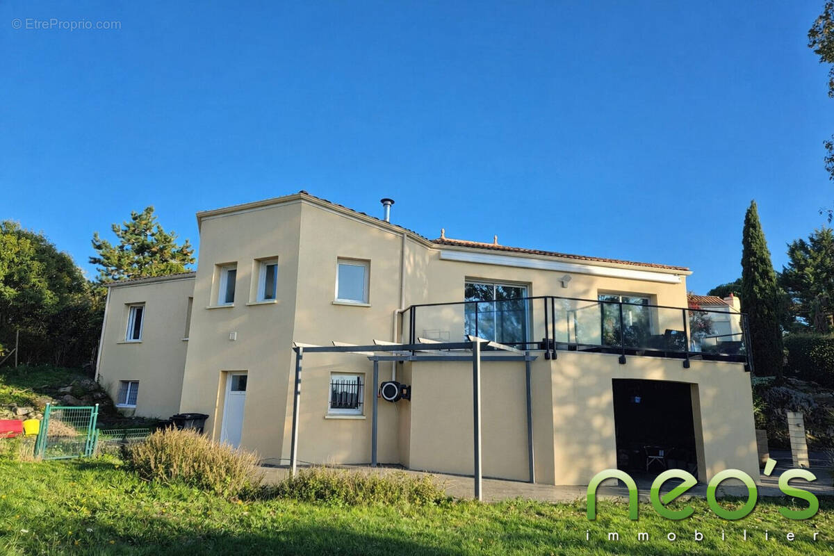 Maison à SAINT-LAURENT-SUR-SEVRE