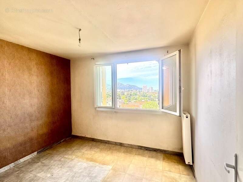 Exclusivité – t2 dernier étage avec balcon et vue dégagée ville&collines&pointe mer – résidence bellevue – marseille 9ᵉ - photo 7