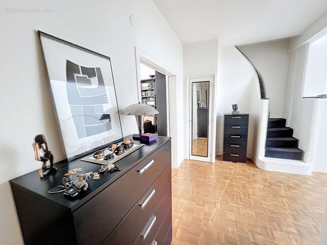 Appartement à PARIS-14E