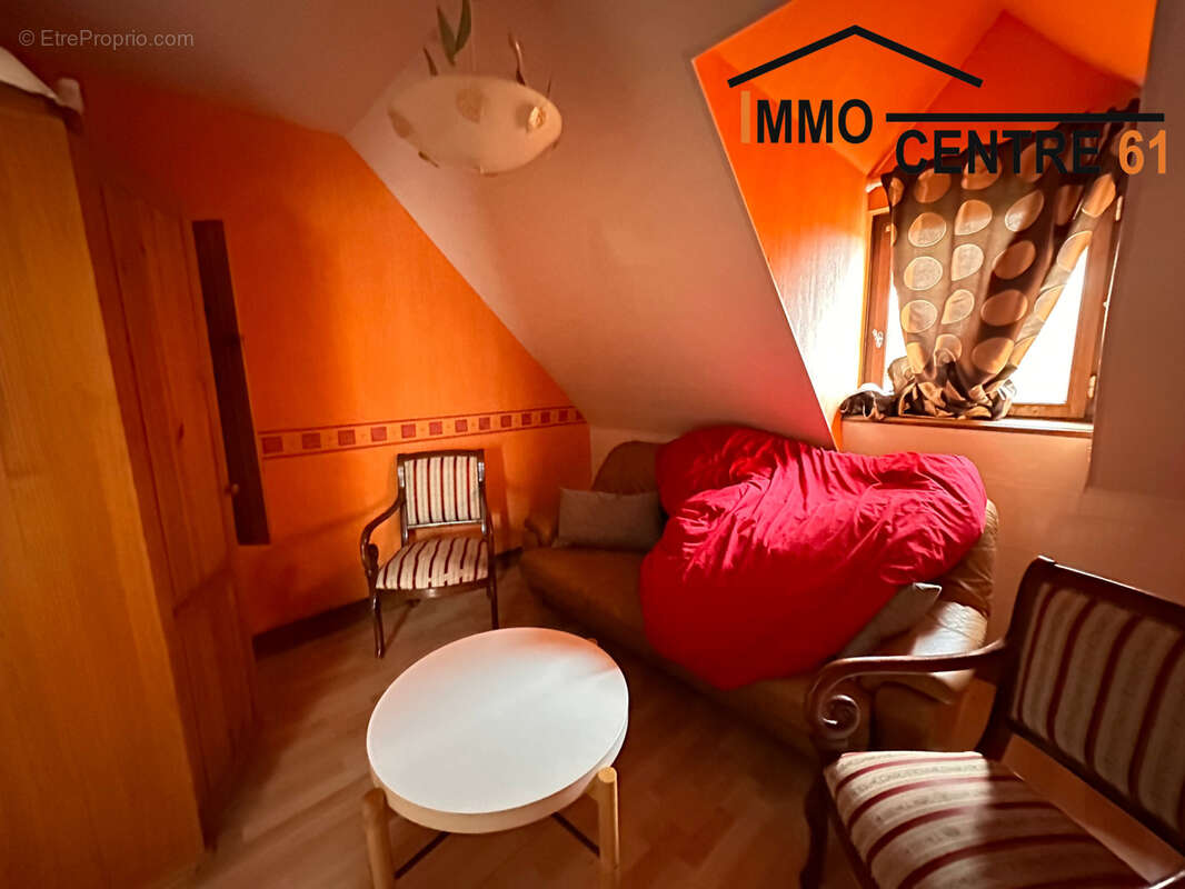 Maison d'architecte 5 chambres et un gîte de 64m2 sur un terrain de 5527m2 arboré. - photo 19