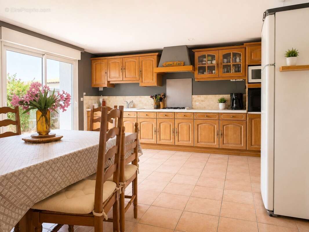 Maison familiale de 165 m² avec jardin, 5 chambres et revenus photovoltaïques  Le Gond-Pontouvre - photo 3