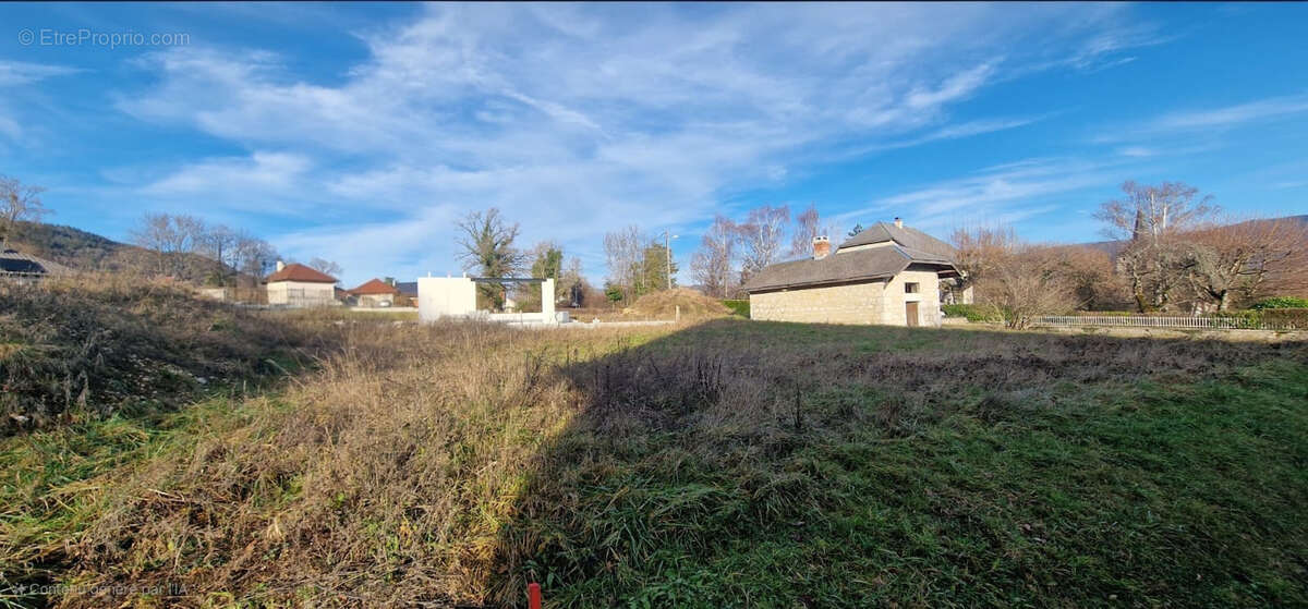 Terrain à LOMPNIEU