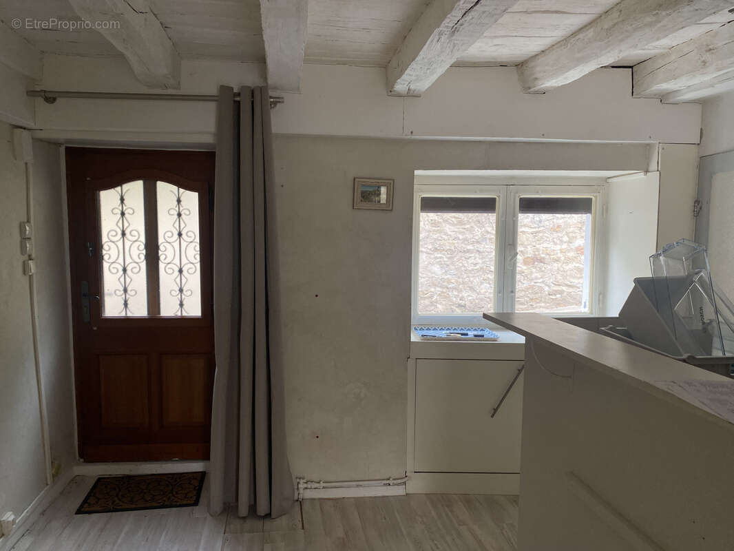 Maison rénovée avec garage, terrasse et jardin - photo 2