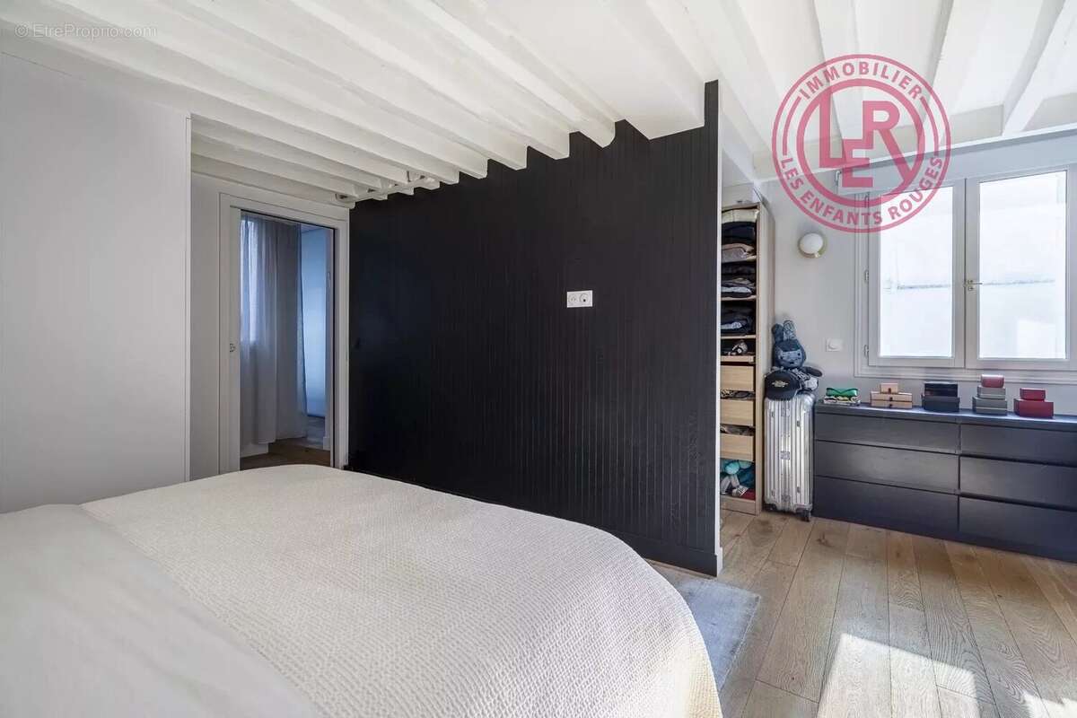 Appartement à PARIS-3E