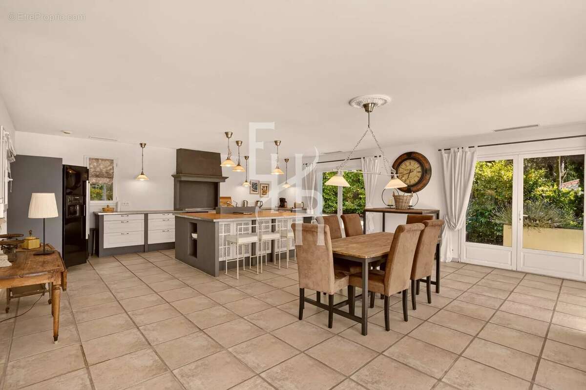 Maison à MOUGINS