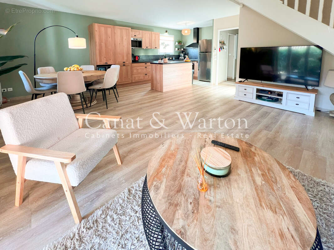 Domaine sécurisé à cavalaire: villa  t 5 rénovée avec de belles prestations - photo 2