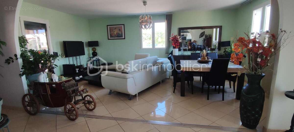 Villa de 132m² avec jardin, garage, piscine et terrasse - photo 9