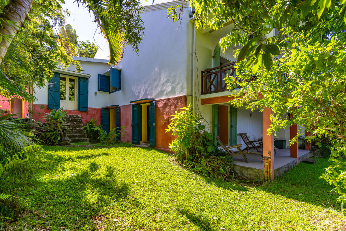 Villa de caractère avec vue océan, piscine et dépendances   Le Tampon - photo 5