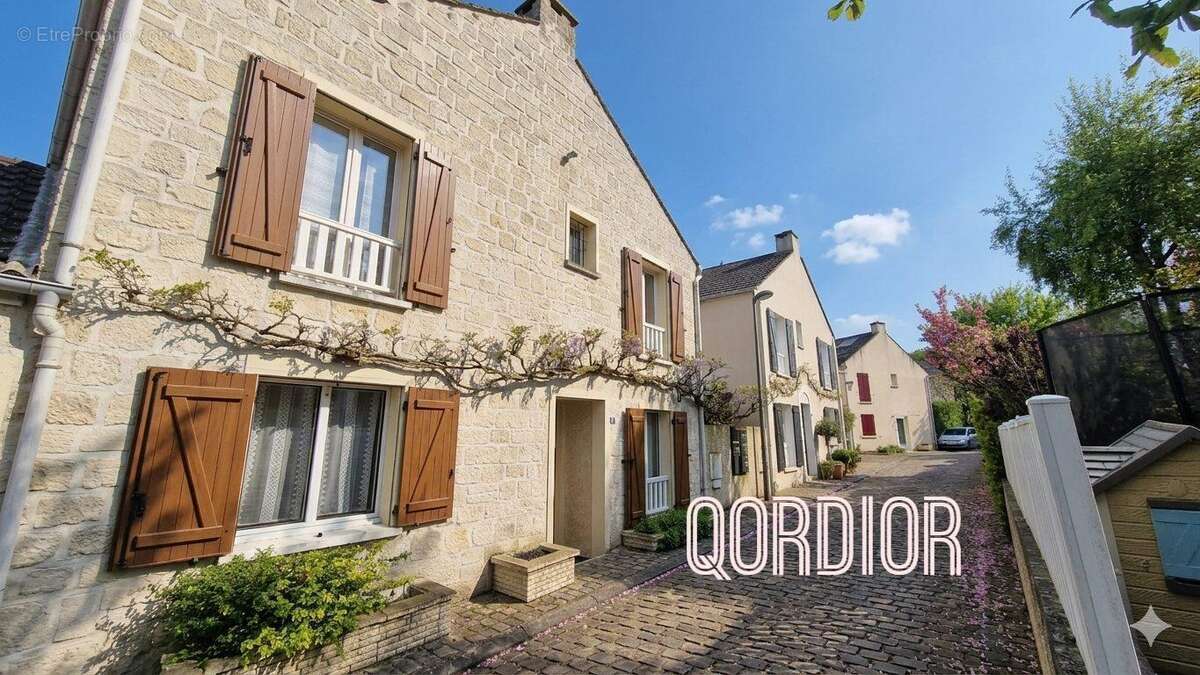 Maison à JOUY-LE-MOUTIER