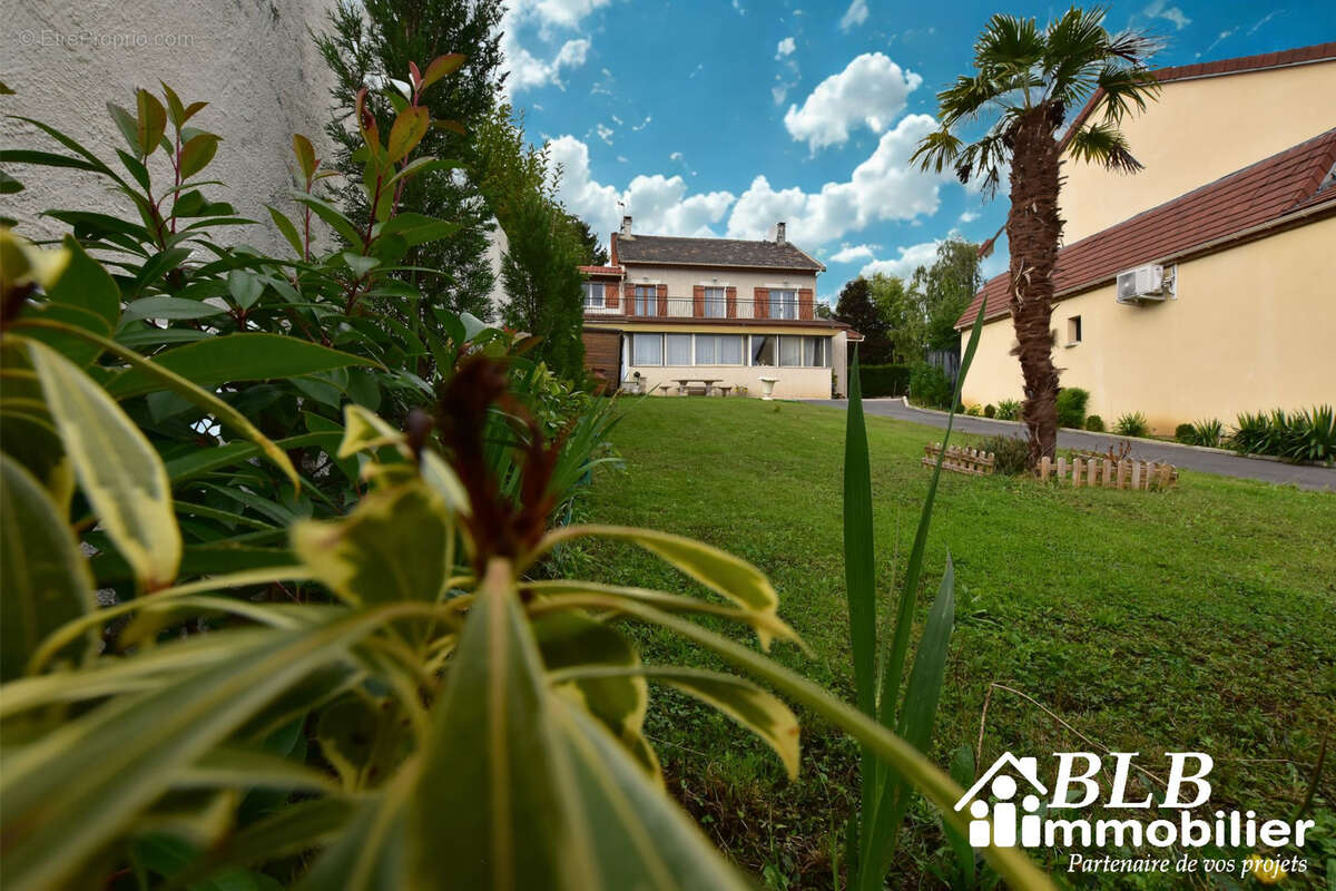 Maison à LES ESSARTS-LE-ROI