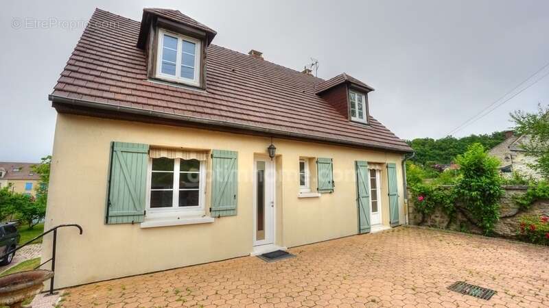 Maison à VERNEUIL-EN-HALATTE