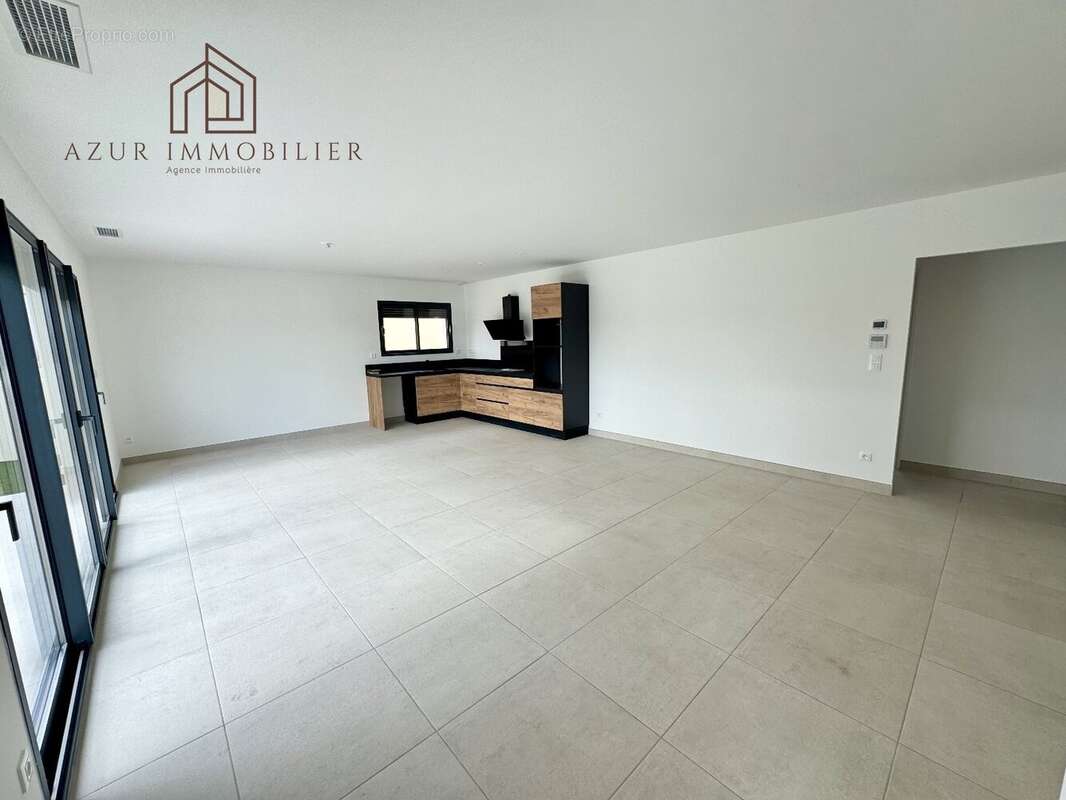 Maison à NISSAN-LEZ-ENSERUNE