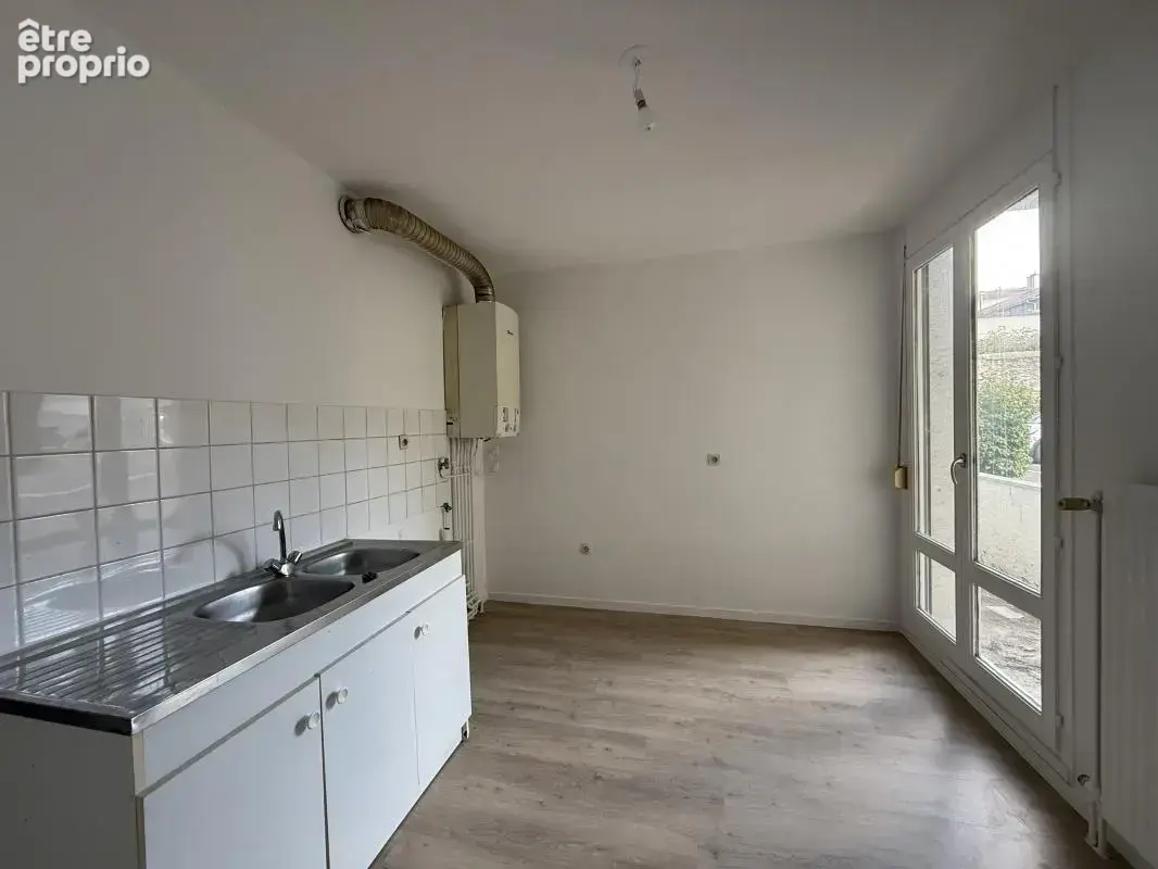 Appartement T3 Le Chambon-Feugerolles - photo 4