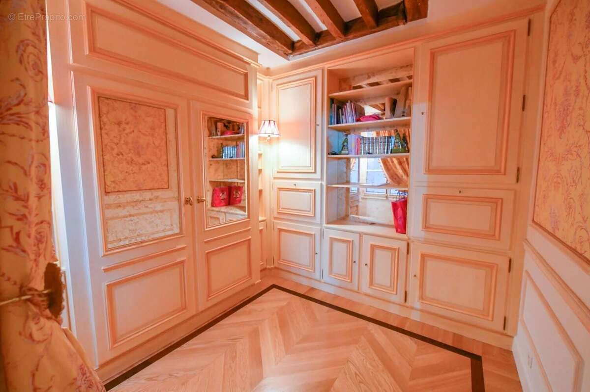 Appartement à PARIS-4E