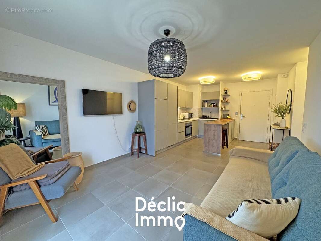 Appartement à LA ROQUETTE-SUR-SIAGNE