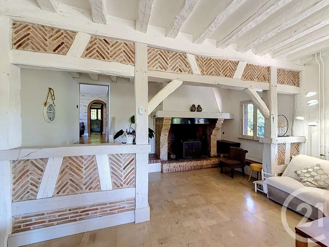 Maison à MARCILLY-EN-VILLETTE