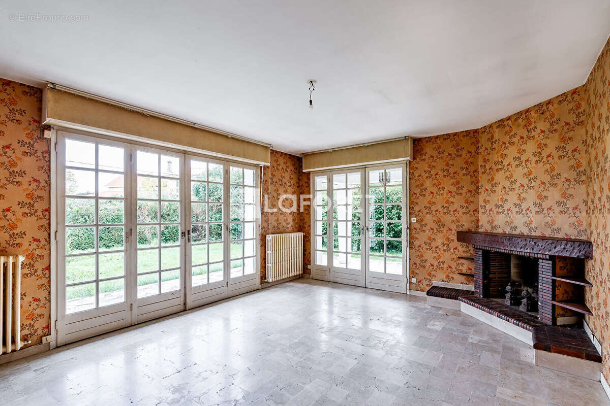 Maison à AMBARES-ET-LAGRAVE