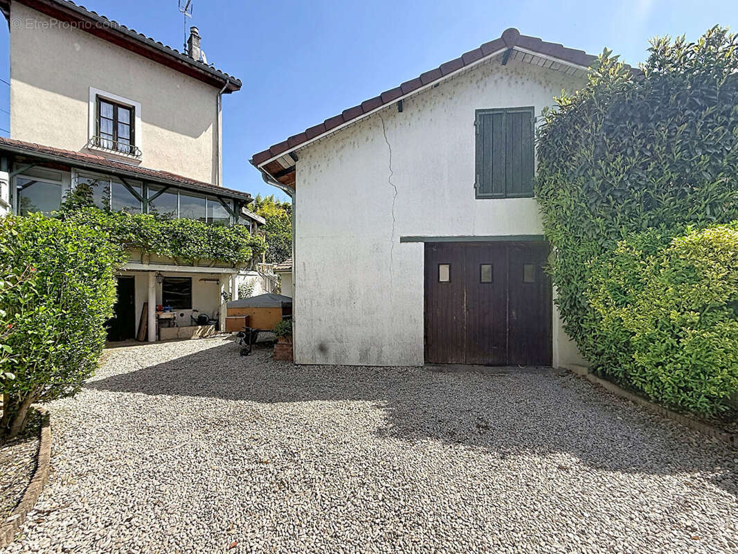 Maison à VILLIEU-LOYES-MOLLON