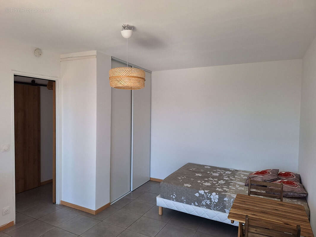BEL APPARTEMENT  T1 loué, rénové avec balcon plein SUD secteur BON SECOURS 14e - photo 3