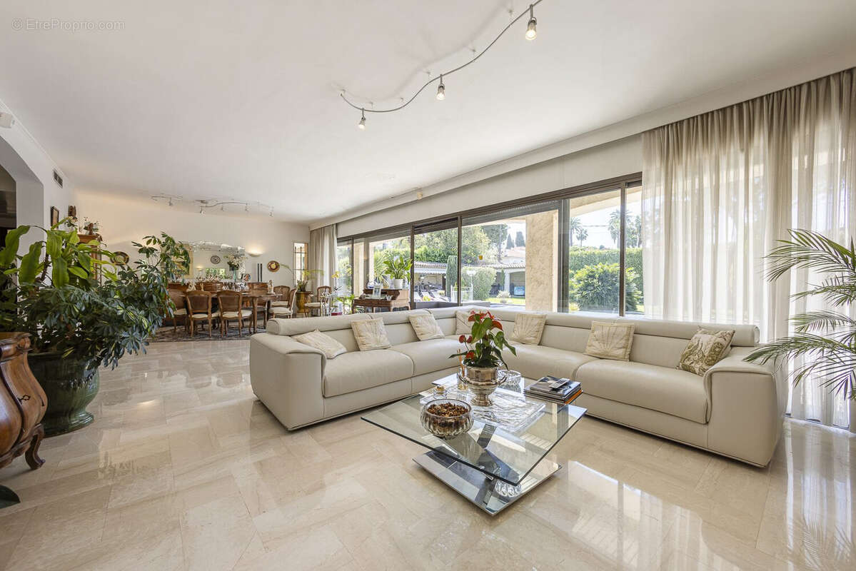 Maison 200 m² à Antibes  - photo 3