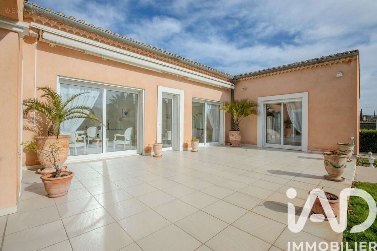 Photo 2 - Maison à SAINTE-CECILE-LES-VIGNES