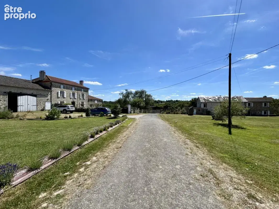Domaine d'Exception de 17 Hectares, 4 chambres, 251m2 - gara - photo 2