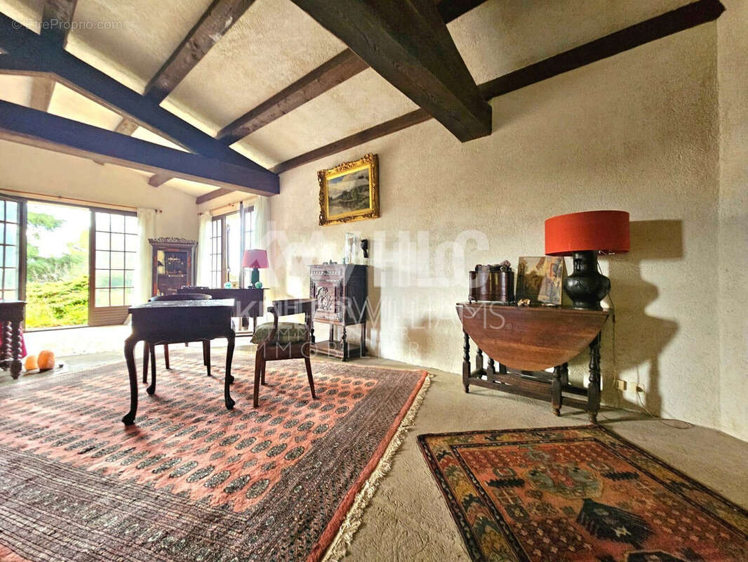 Maison 175 m² à La Gaude  - photo 2