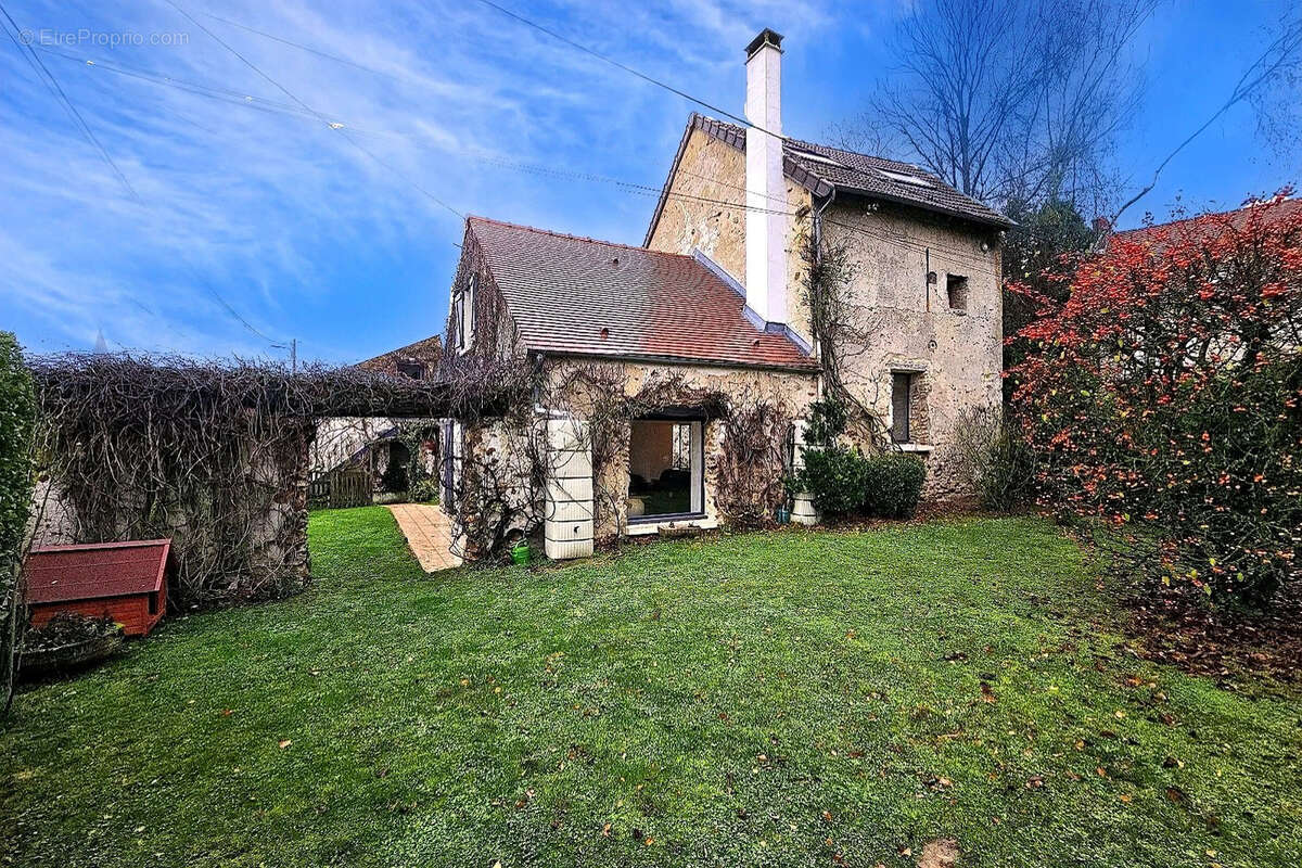 Maison à CRECY-LA-CHAPELLE