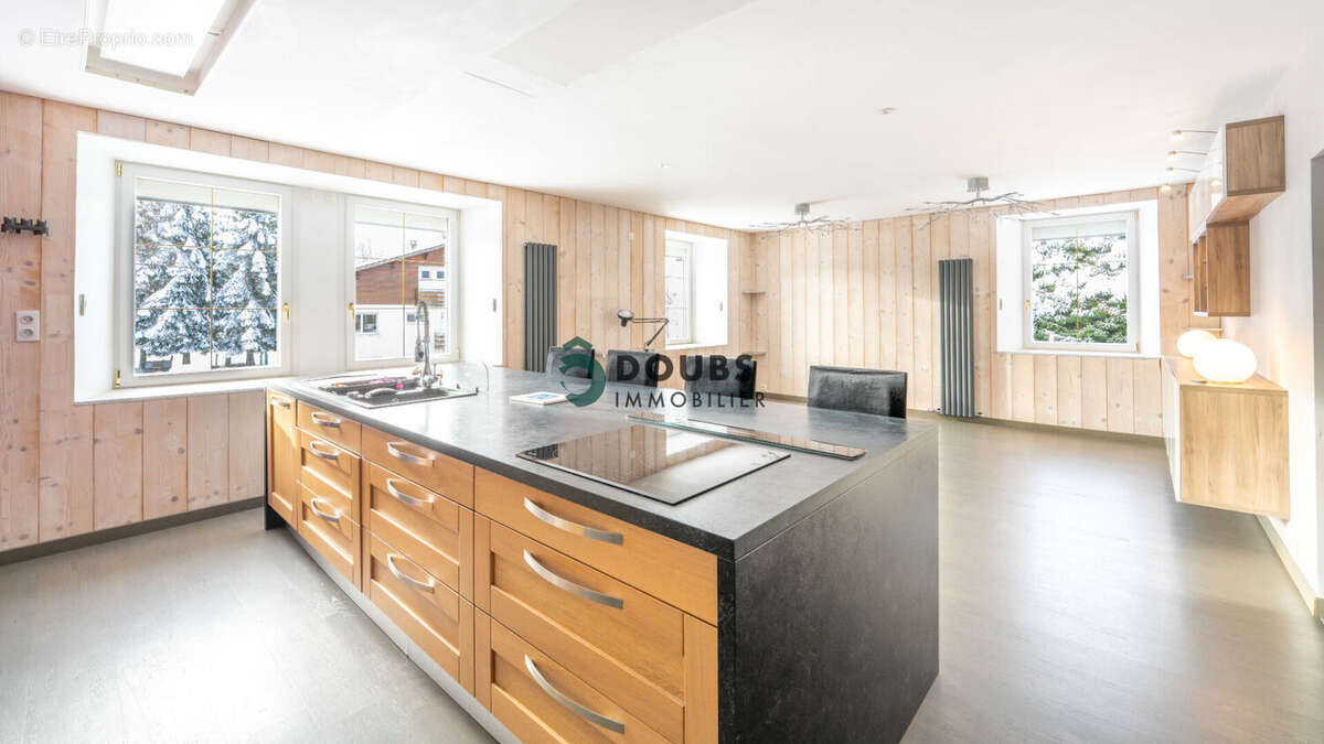 Maison à SAINT-JULIEN-LES-RUSSEY