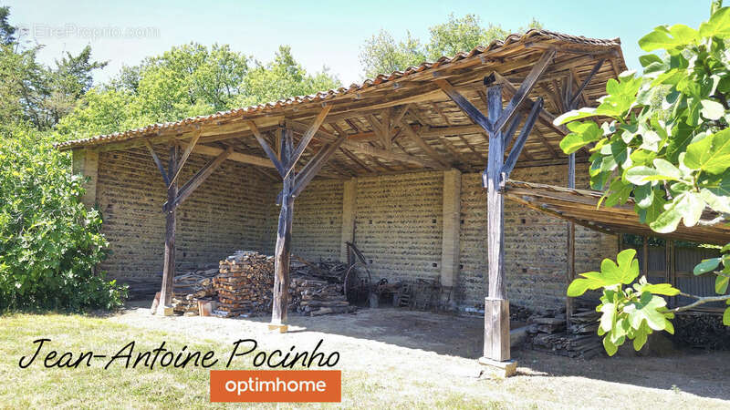 Maison à SAINTE-FOY-DE-PEYROLIERES