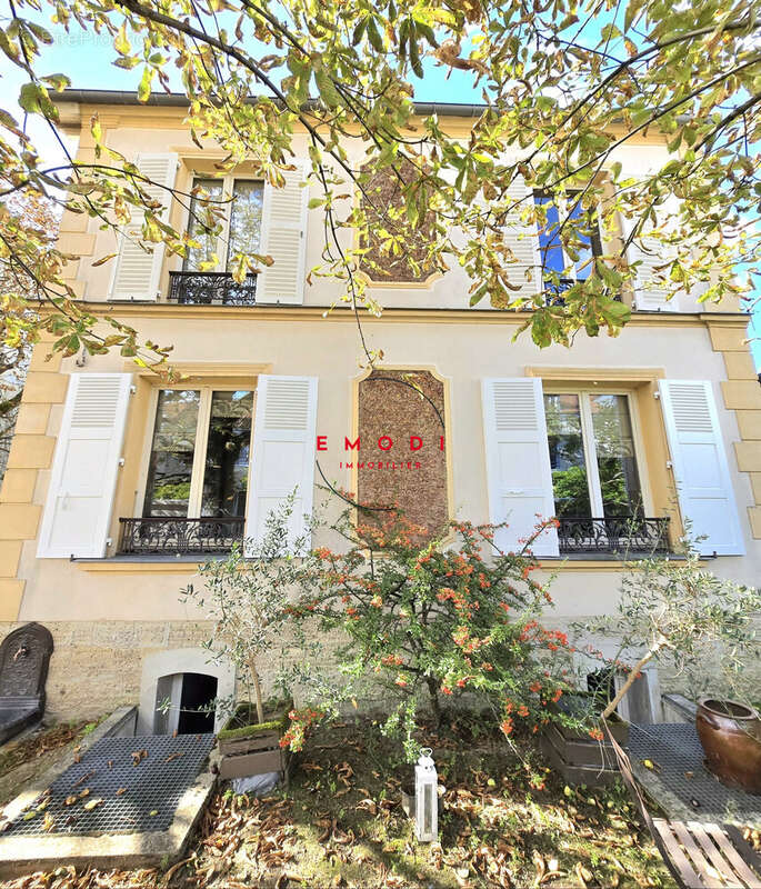 Maison à SAINT-MAUR-DES-FOSSES