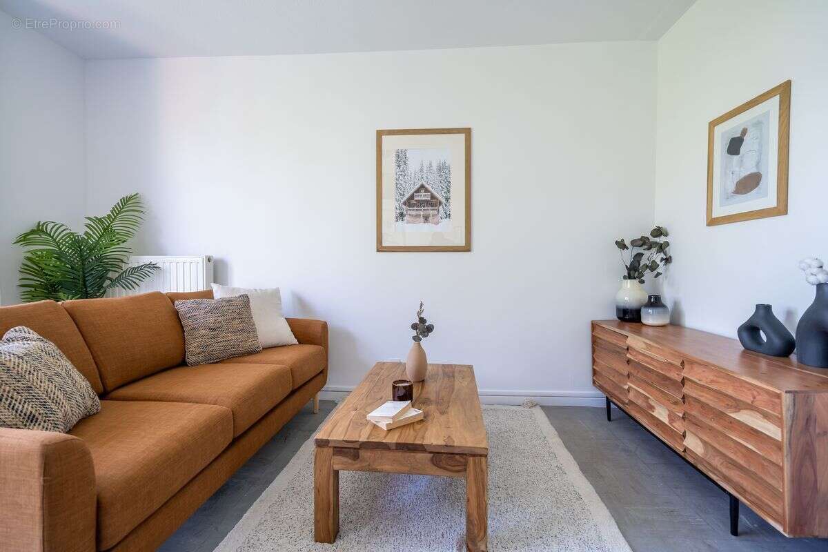 Appartement à MEYZIEU