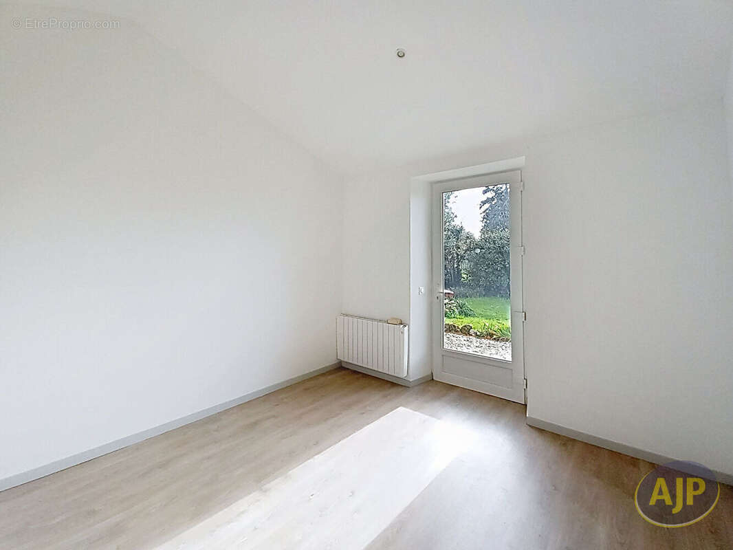 Maison à SAINT-GERMAIN-D'ESTEUIL