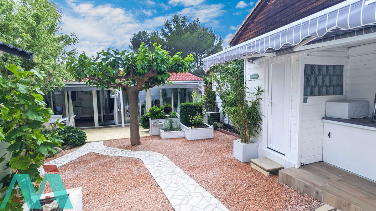 Maison à LE CASTELLET