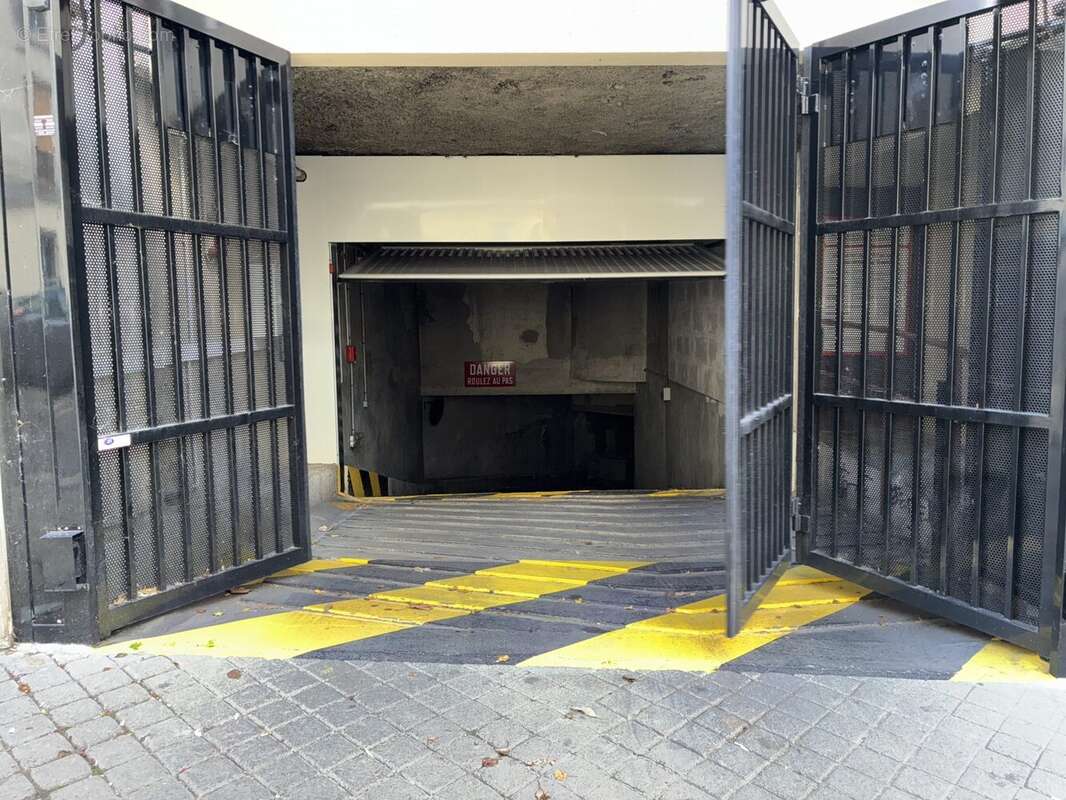 Parking à PARIS-19E