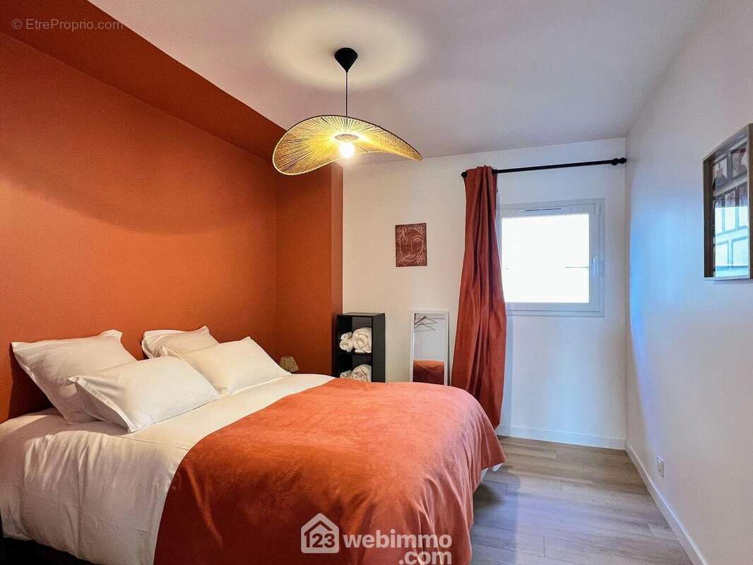 ... composent l'espace nuit du rez-de-chaussée... - Maison à CHALONNES-SUR-LOIRE