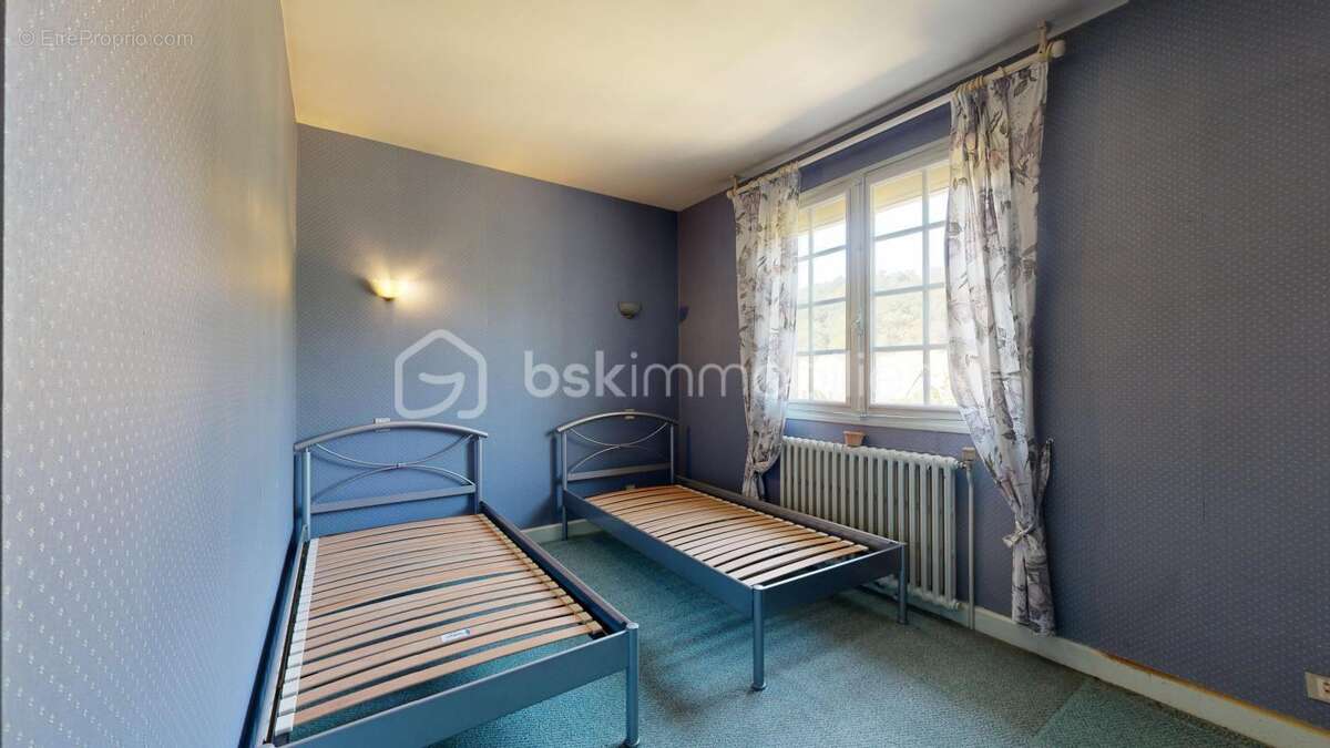 Maison lumineuse avec deux terrasses et parking à vendre ! - photo 13
