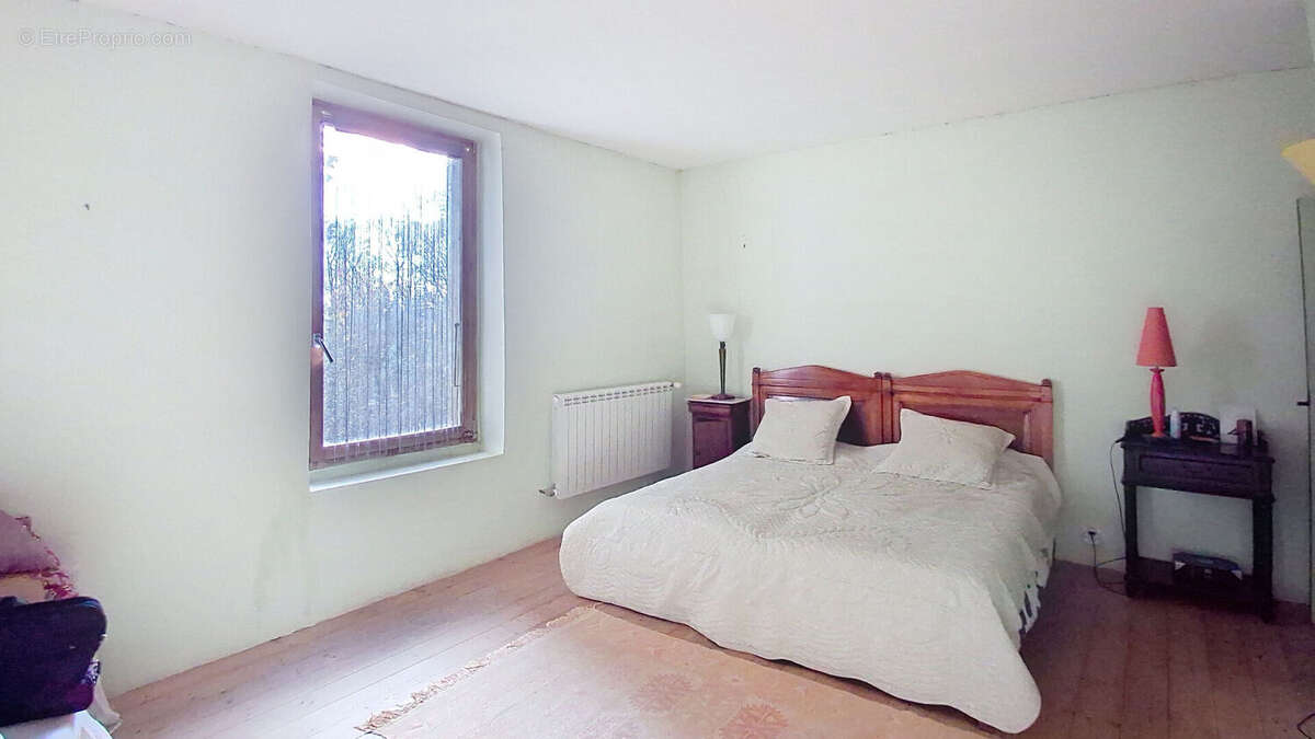 Maison à LAUDUN-L&#039;ARDOISE