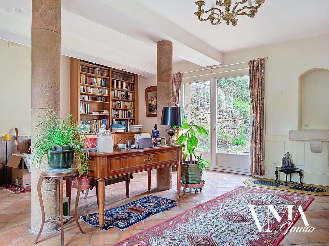 Maison à COLLONGES-AU-MONT-D'OR