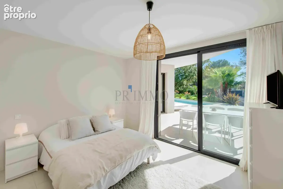 BOULOURIS : Villa contemporaine de 230 m2 - photo 8