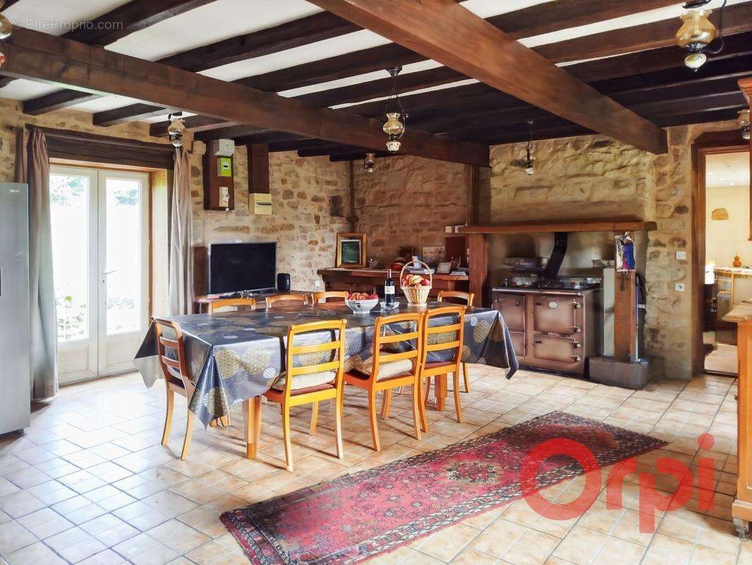 Maison à LURCY-LEVIS