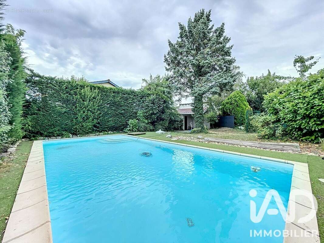 Maison 235 m² à Taluyers  - photo 4