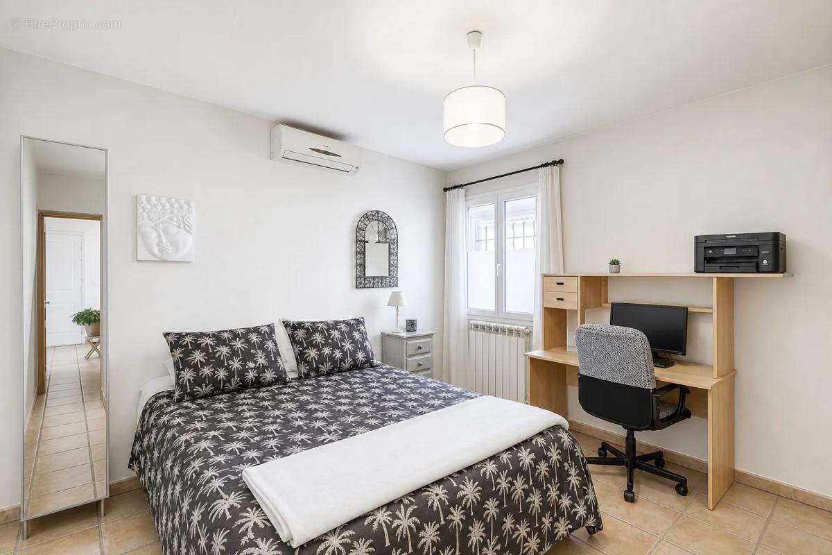 Villa avec piscine et véranda à Marseille 12ème - photo 6