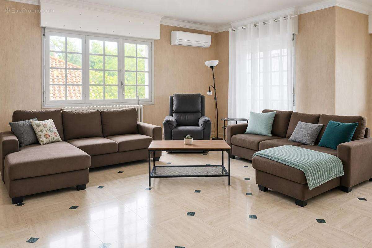 Maison de 7 pièces de 252 m² à Pineuilh - photo 2