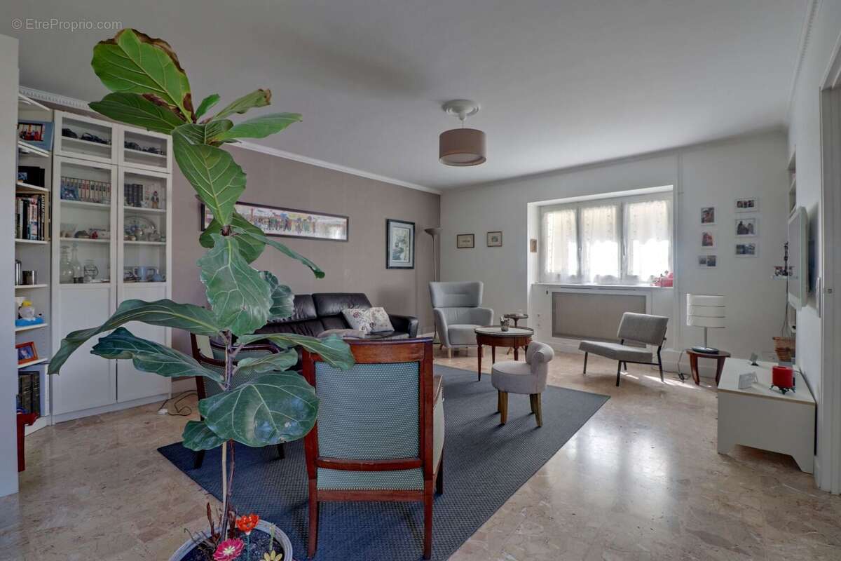 Maison à MAURECOURT